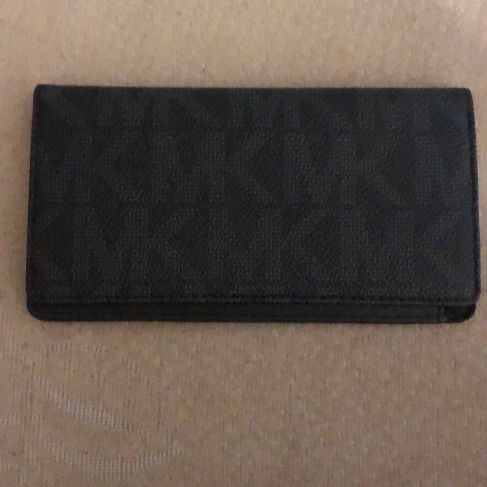 Michael Kors checkbook